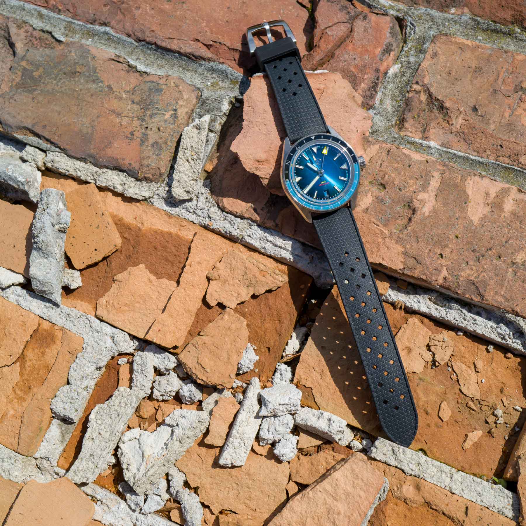 Watch Review: Zelos Horizons V2 GMT 200m Teal Wrist Time Reviews 