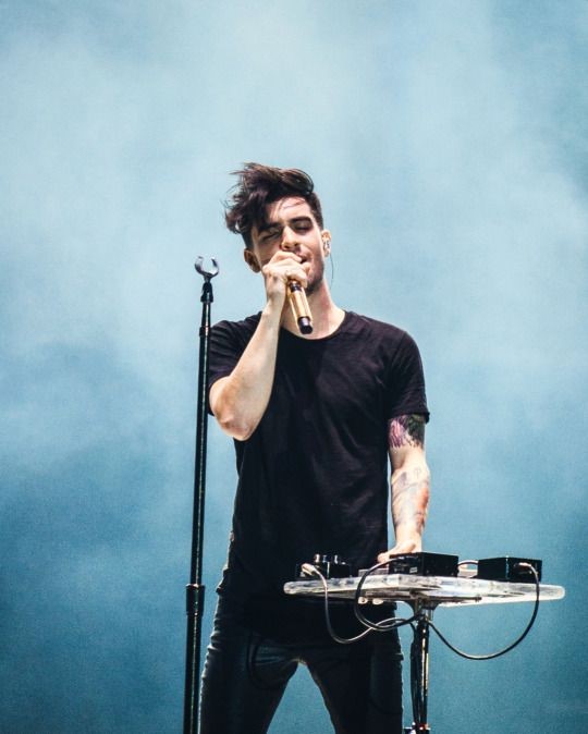 Brendon Urie Wearing An All-Black Outfit Whilst Singing On Stage