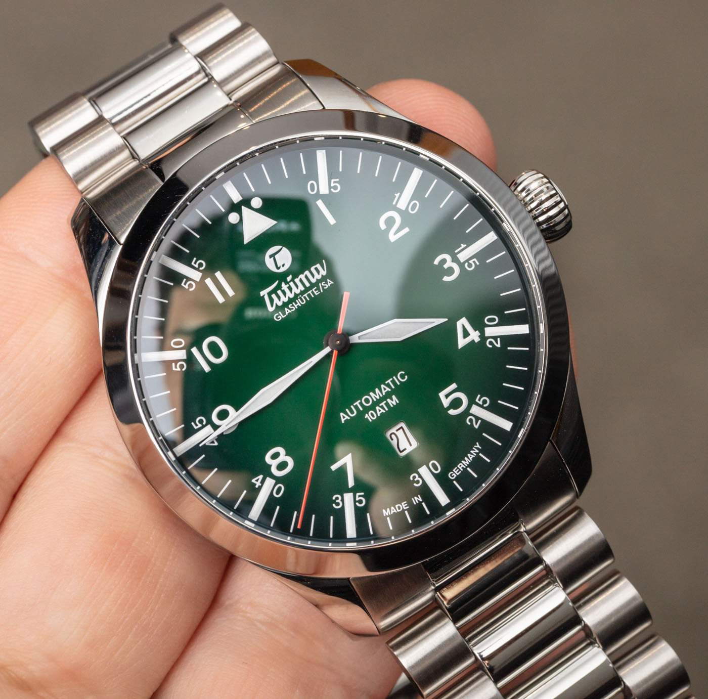 Tutima Flieger 6105 Green Watch Hands-On Hands-On 