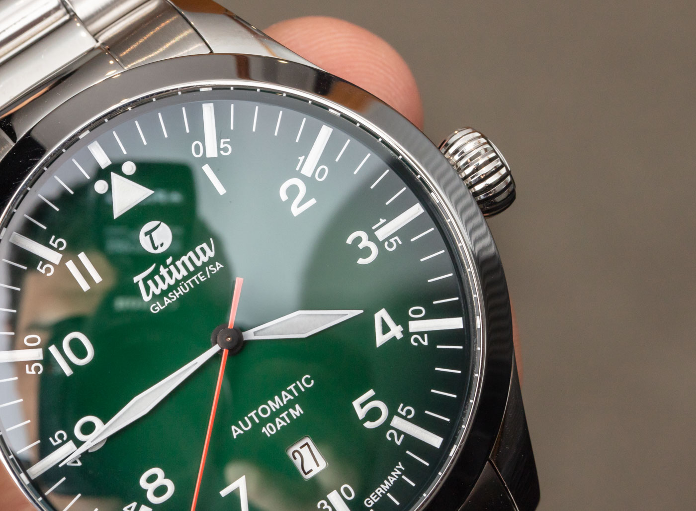 Tutima Flieger 6105 Green Watch Hands-On Hands-On 