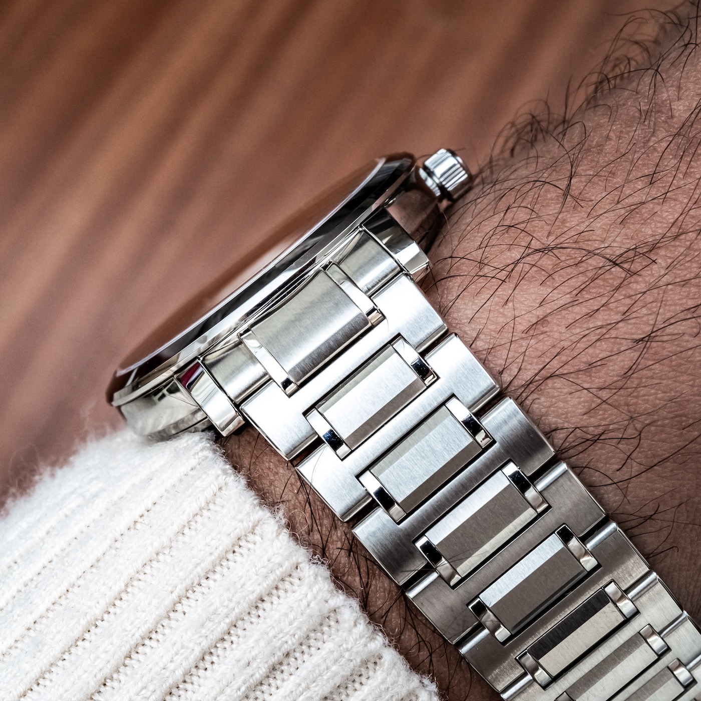 Hands-On: Seiko Credor GCLP995 'Big Date' Manual-Wind Spring-Drive Watch Hands-On 