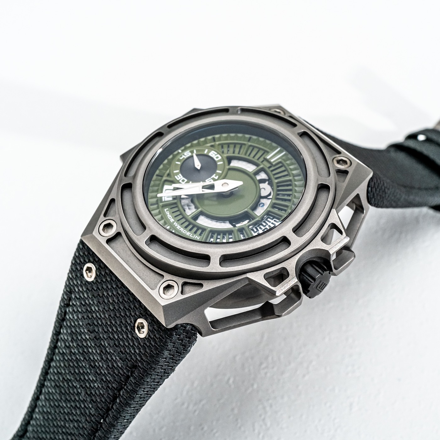 Hands-On: Linde Werdelin SpidoLite Titanium Watch In Summit Green Hands-On 