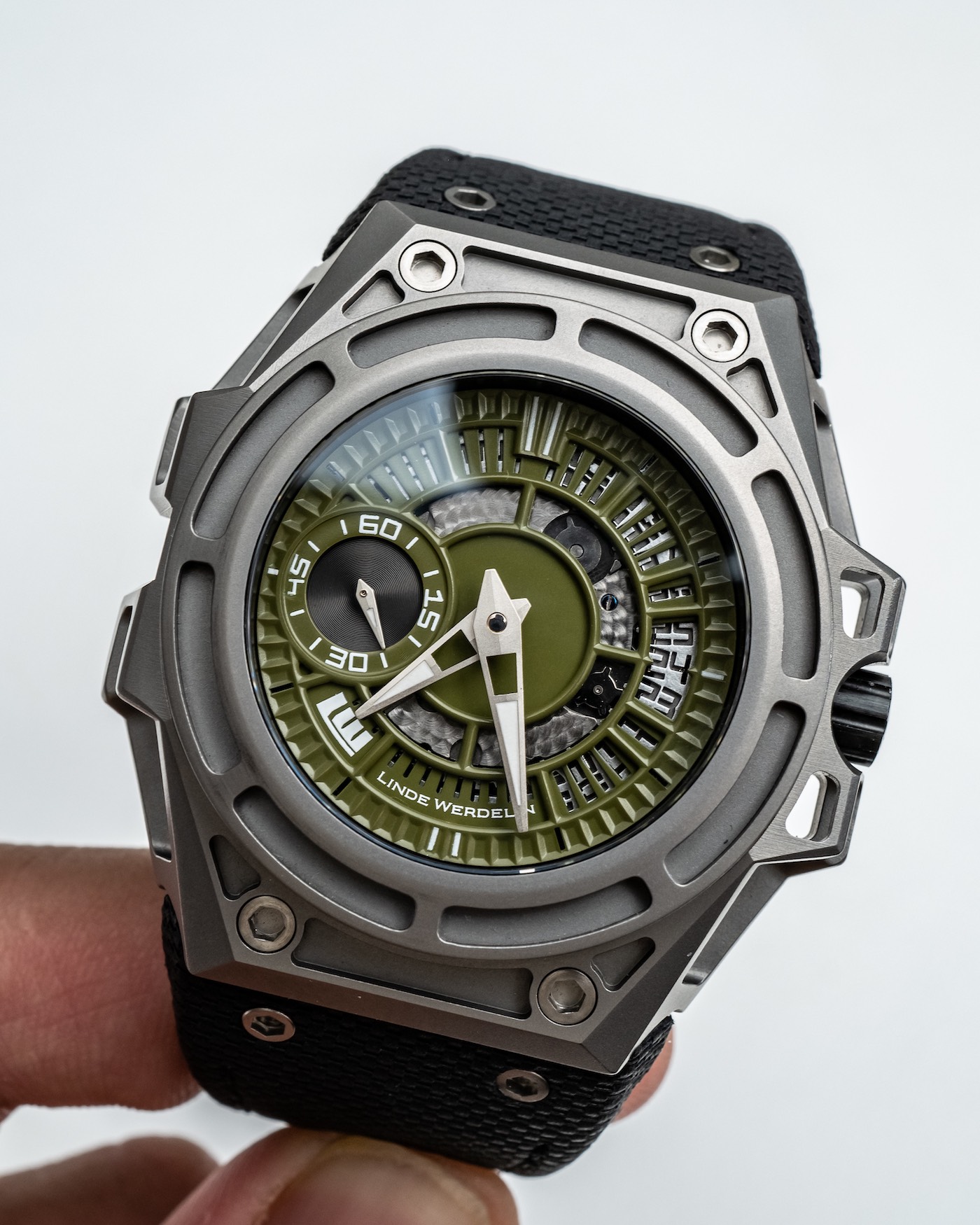 Hands-On: Linde Werdelin SpidoLite Titanium Watch In Summit Green Hands-On 