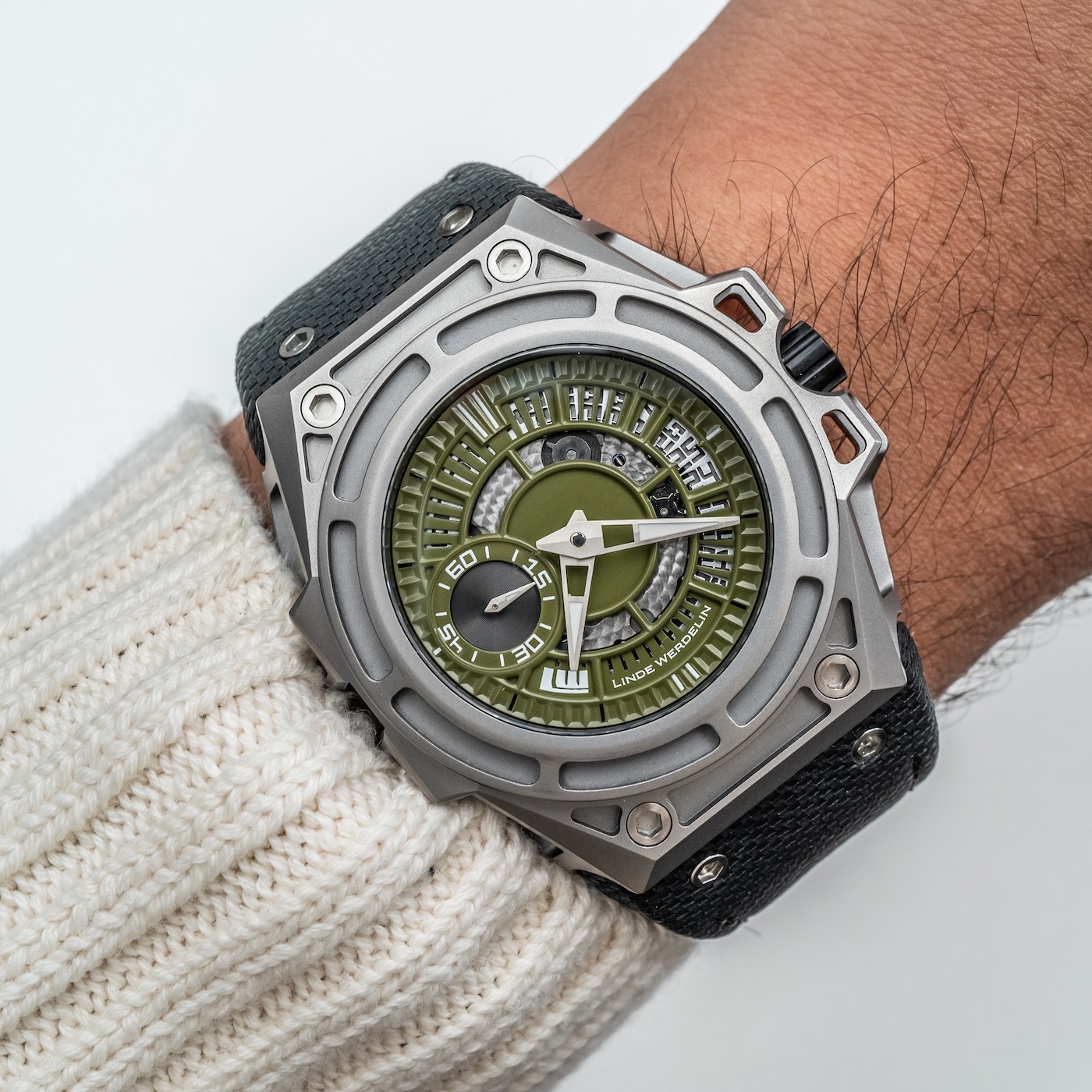 Hands-On: Linde Werdelin SpidoLite Titanium Watch In Summit Green Hands-On 