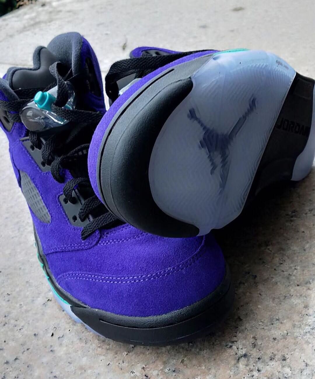 Air Jordan 5 Retro 'Alternate Grape' 136027-500 Front