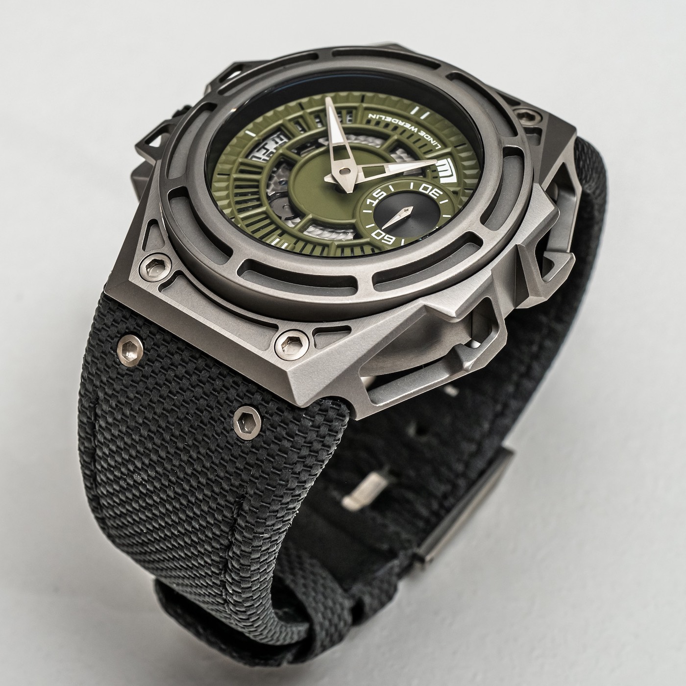 Hands-On: Linde Werdelin SpidoLite Titanium Watch In Summit Green Hands-On 