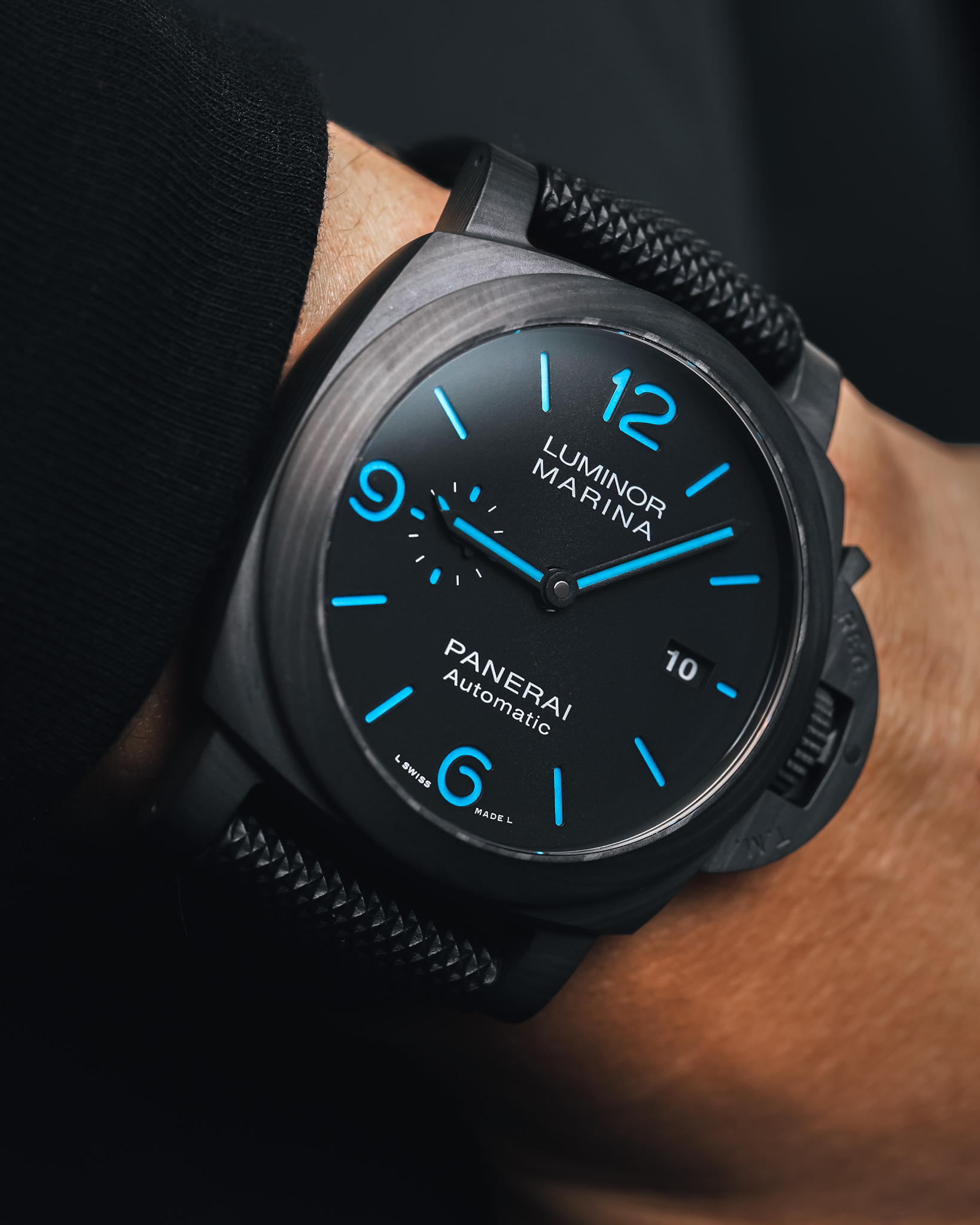 Panerai Luminor Marina Carbotech PAM 1661 Hands-On First Look Hands-On 