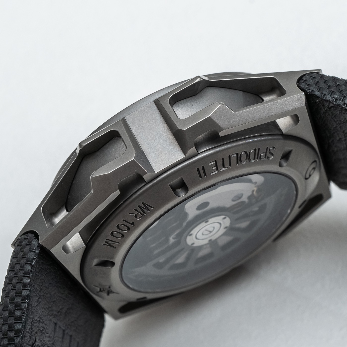 Hands-On: Linde Werdelin SpidoLite Titanium Watch In Summit Green Hands-On 