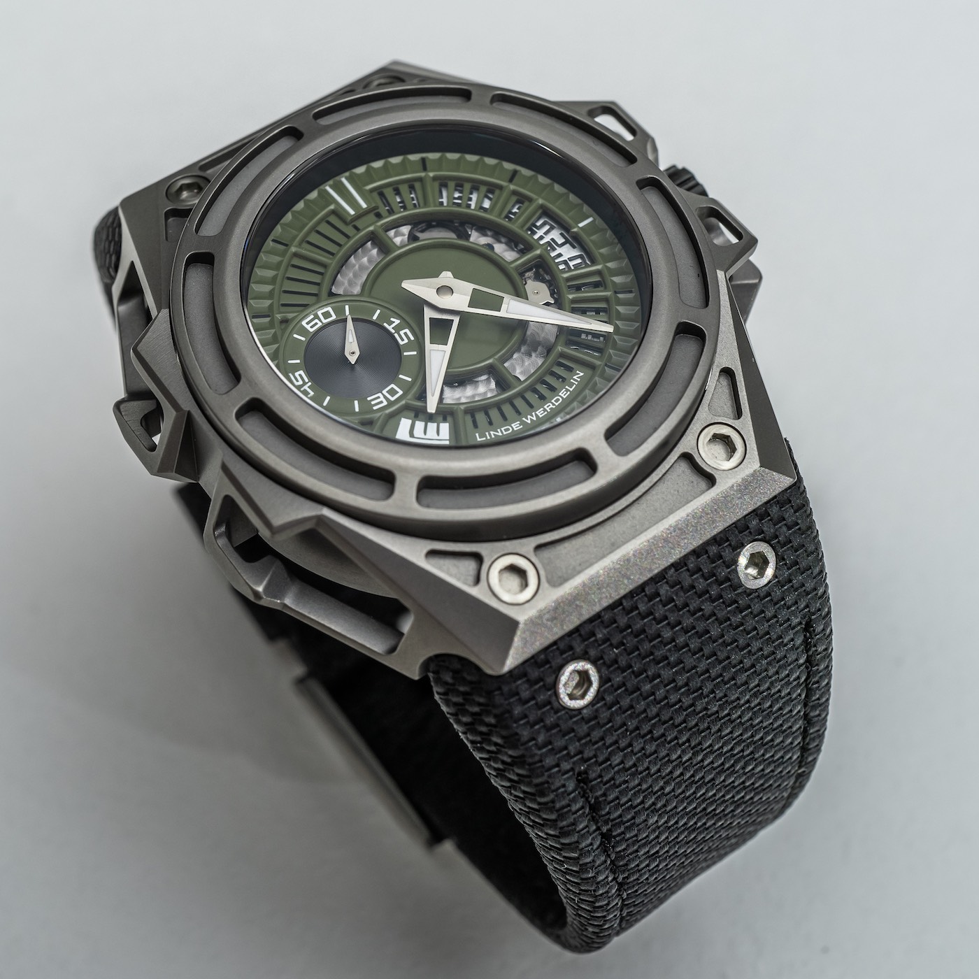 Hands-On: Linde Werdelin SpidoLite Titanium Watch In Summit Green Hands-On 