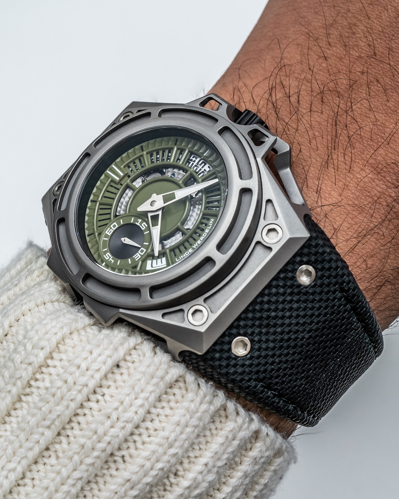 Hands-On: Linde Werdelin SpidoLite Titanium Watch In Summit Green Hands-On 