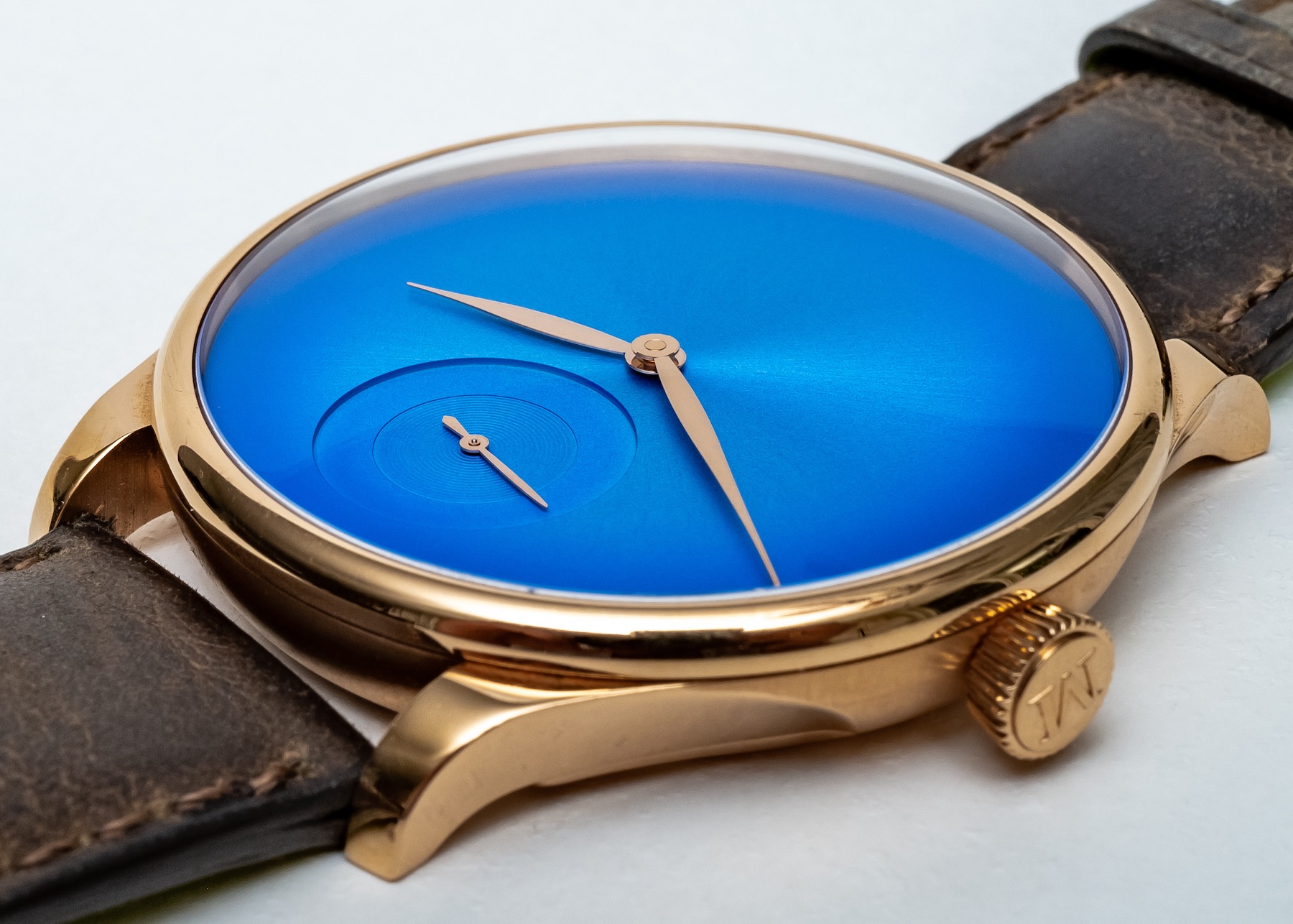 H. Moser & Cie Venturer Concept Arctic Blue Watch Masters A Color & Helps Revalidate 'Minimalism' Hands-On 