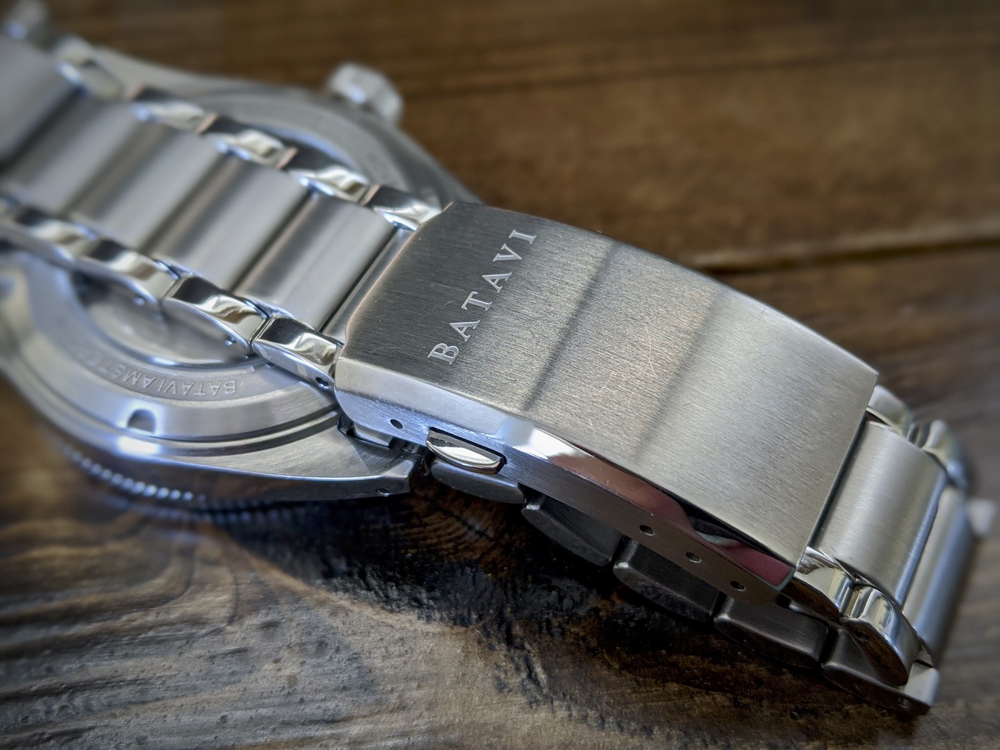 Hands-On: Batavi Kosmopoliet GMT Watch Hands-On 