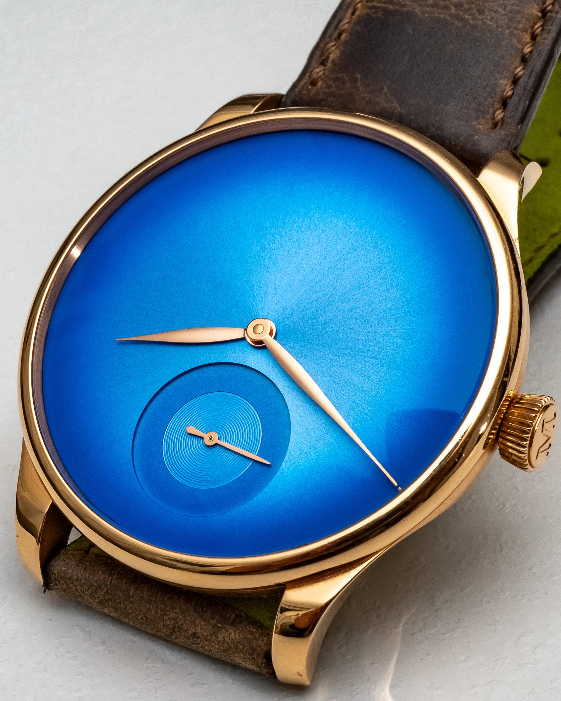 H. Moser & Cie Venturer Concept Arctic Blue Watch Masters A Color & Helps Revalidate 'Minimalism' Hands-On 