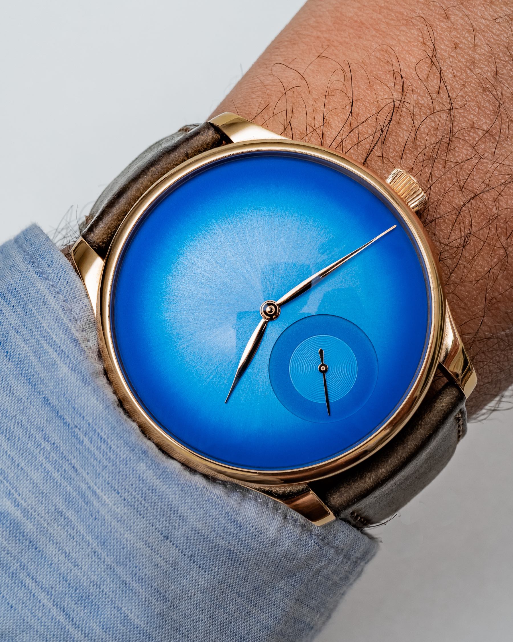 H. Moser & Cie Venturer Concept Arctic Blue Watch Masters A Color & Helps Revalidate 'Minimalism' Hands-On 