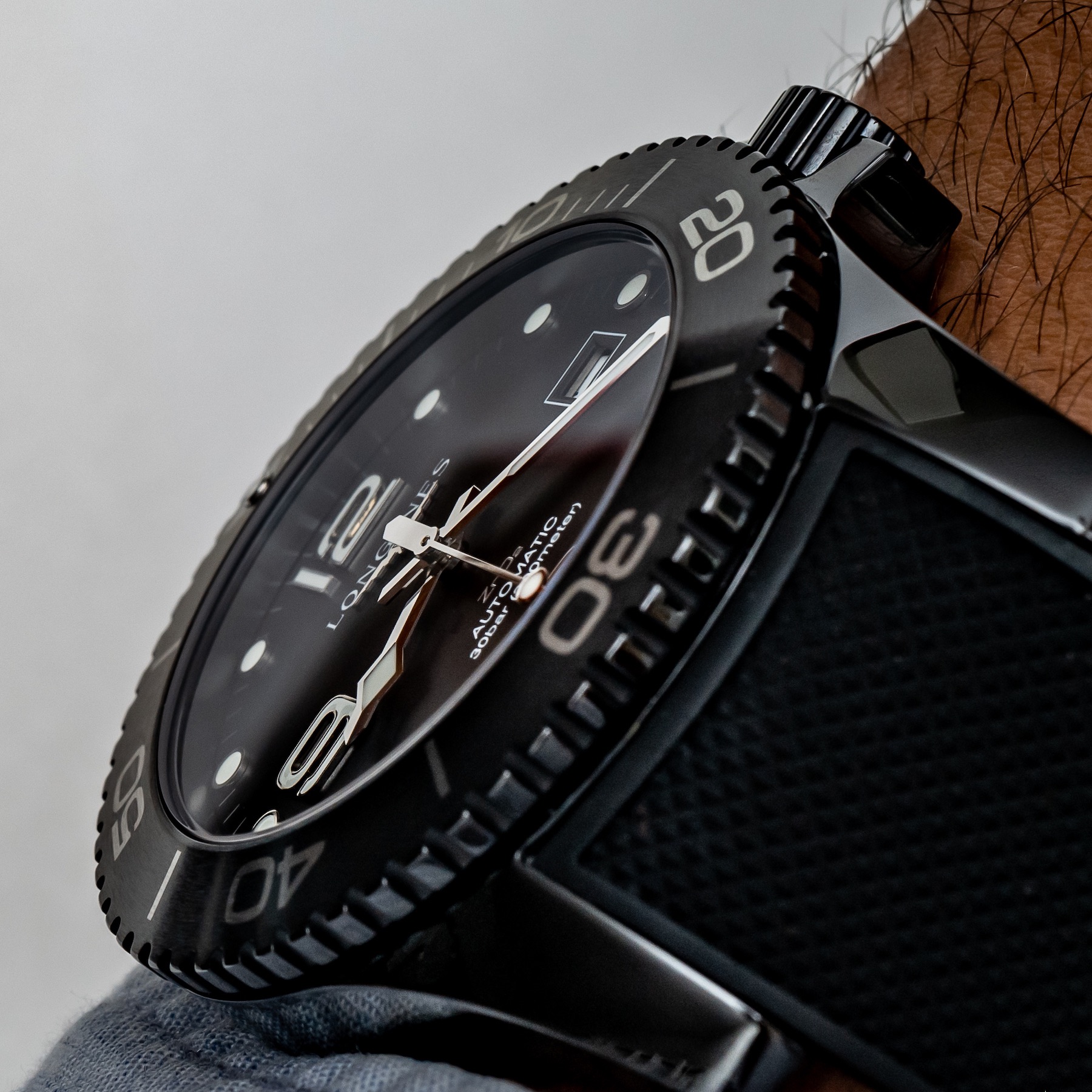 Hands-On: Longines HydroConquest All-Black Ceramic Watch Hands-On 