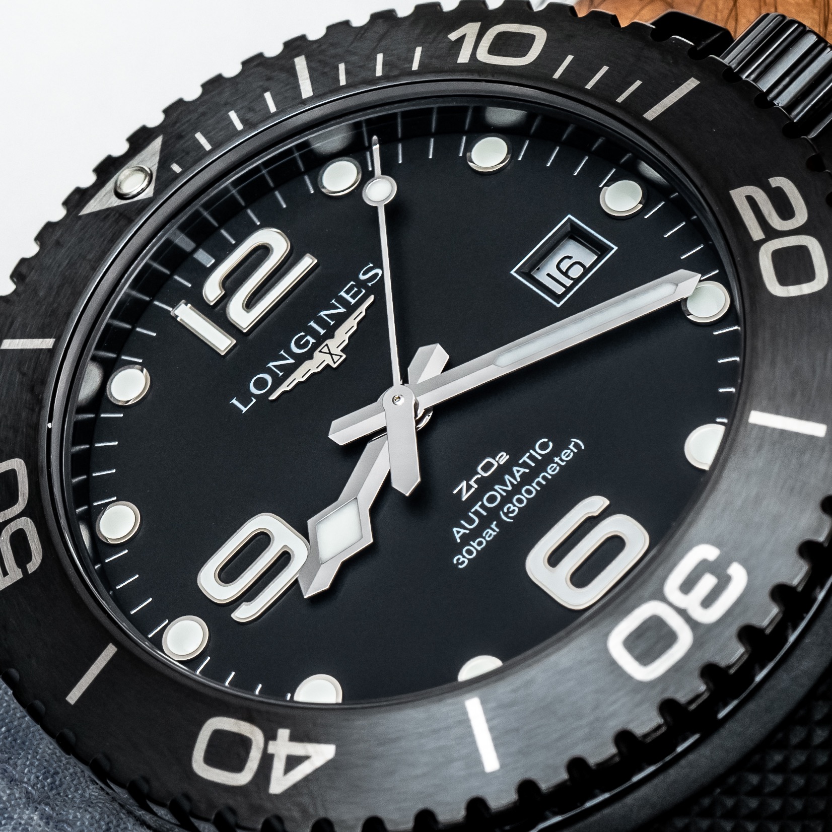 Hands-On: Longines HydroConquest All-Black Ceramic Watch Hands-On 